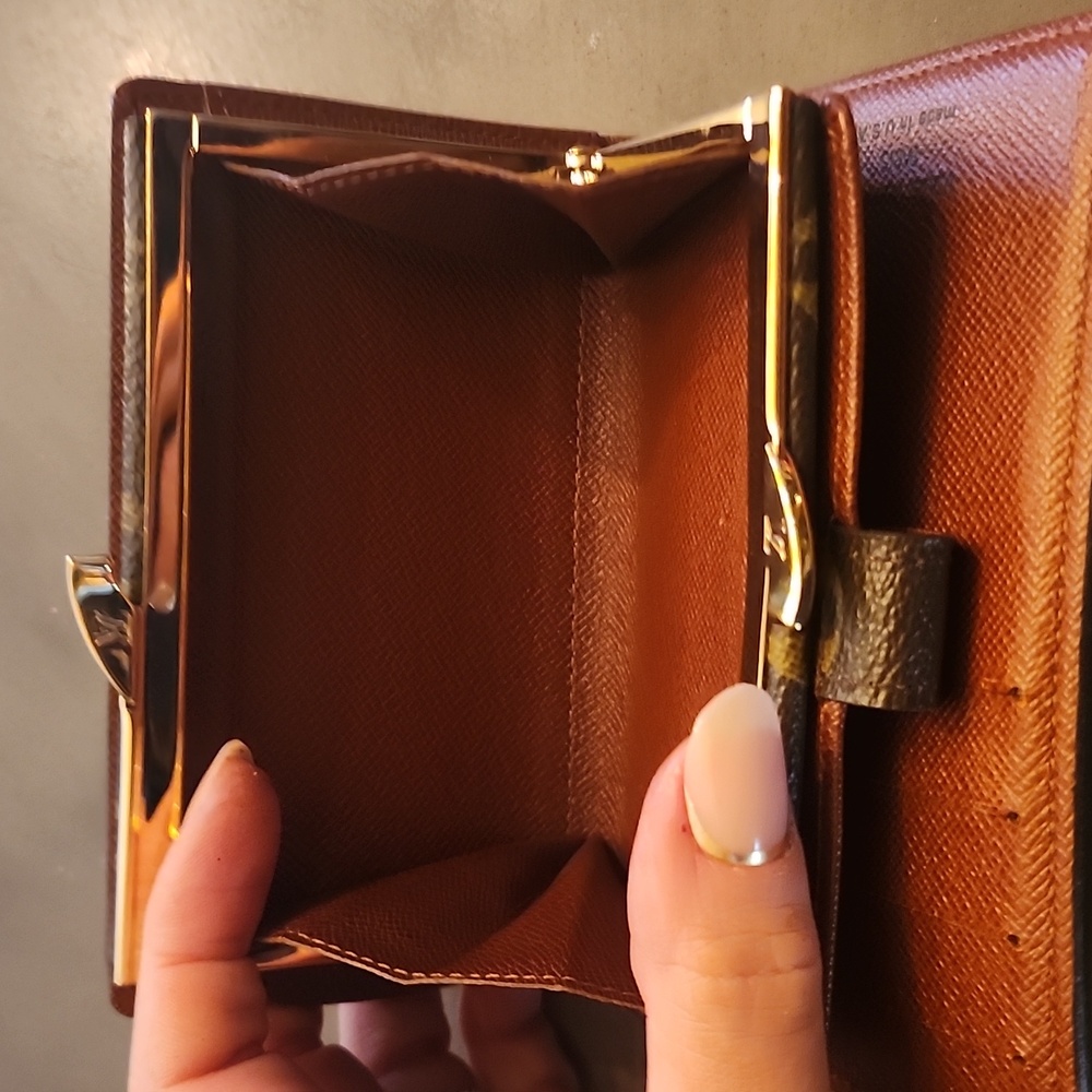 Louis Vuitton Kisslock Wallet - Picture 6 of 10
